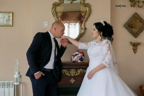 Продолжают Прилетать долгожданные фотографии от невест, которые обращаются в студию Obraz за свадебным полным образом. 03