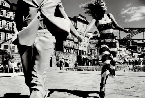 The Big Tease: Джиджи хадид и Донал глисон в фотосессии Марио тестино для Vogue US December 2015. 01