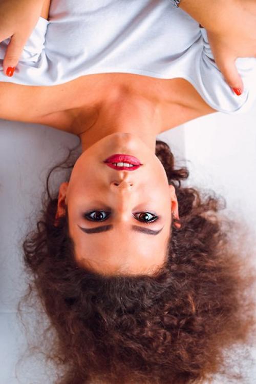 Всем привет?  Начинающие фотограф и модель ищут визажиста, который также сможет сделать локоны с объемом на четверг 26. 03