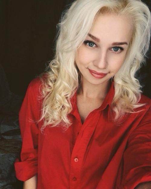 Всем привет?  Начинающие фотограф и модель ищут визажиста, который также сможет сделать локоны с объемом на четверг 26. 01