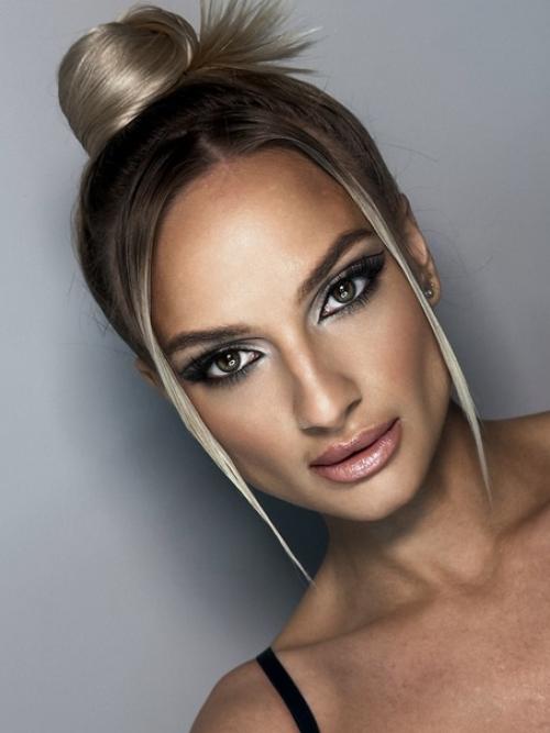 Скоро пора корпоративов, фотосессий и макияжей к новому году. 03