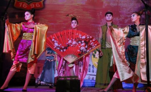 Модой сейчас интересуются абсолютно все: и дети, и взрослые. 06 Модой сейчас интересуются абсолютно все: и дети, и взрослые. 06