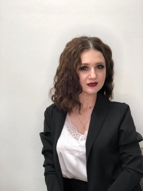 На самом деле, вопрос какой макияж подобрать к локонам? 02