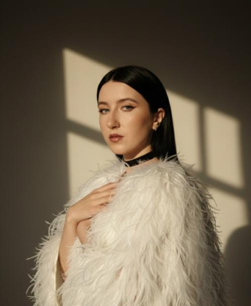 Не меняй лицо и прическу. 
