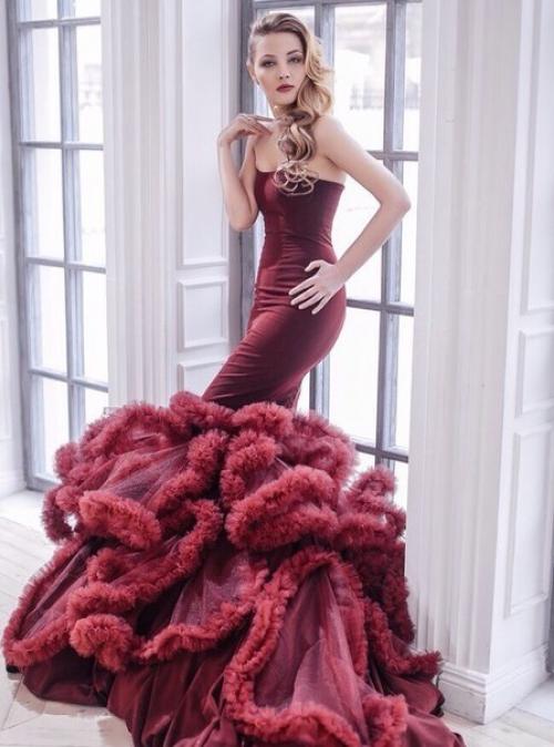 Внимание, красавицы. Завтра вечером свободно одно место на участие в проекте с шикарными платьями? 01