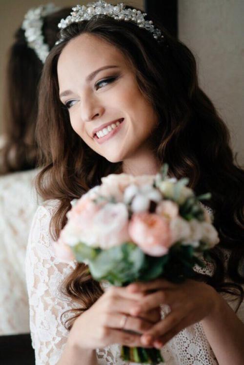 Милые девушки?  С удовольствием создам для вас идеальные прическу и макияж. 06