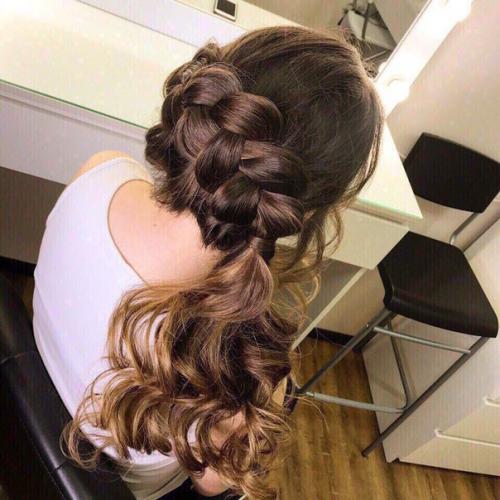 Красавицы?  Нужны модели на локоны, прически и полный образ (прическа и макияж! 05