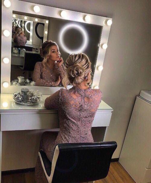 Красавицы?  Нужны модели на локоны, прически и полный образ (прическа и макияж! 02