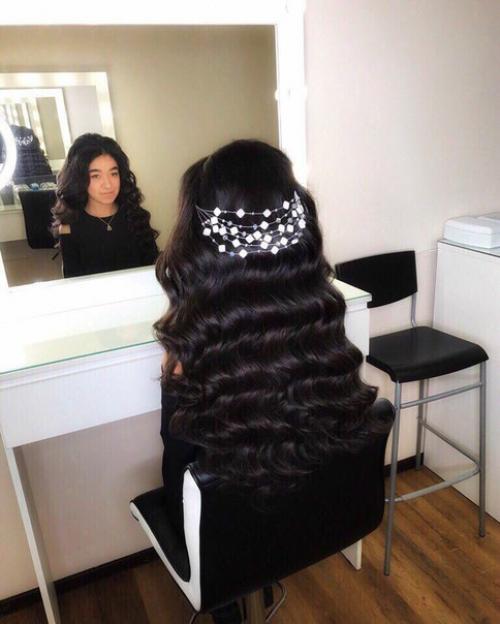 Красавицы?  Нужны модели на локоны, прически и полный образ (прическа и макияж! 06