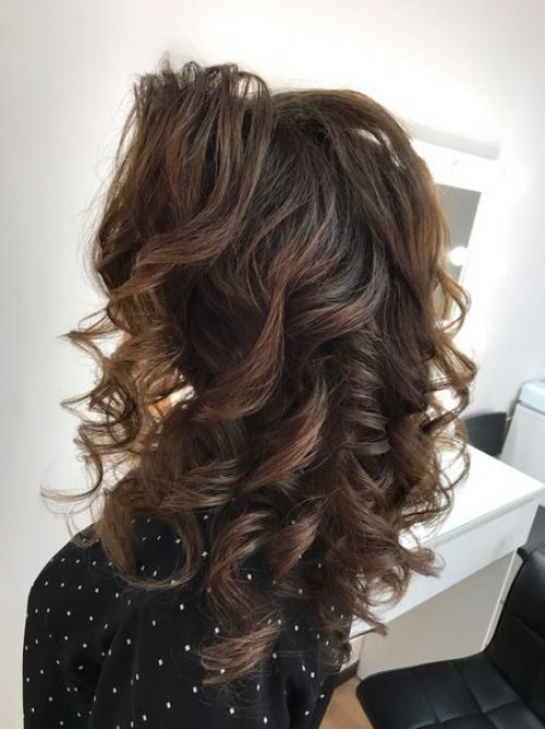 Красавицы?  Нужны модели на локоны, прически и полный образ (прическа и макияж! 01