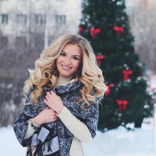 Красавицы?  Нужны модели на локоны, прически и полный образ (прическа и макияж! 08