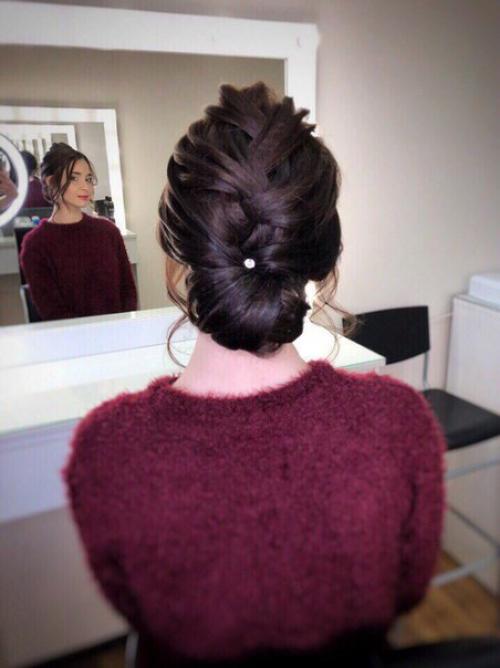 Красавицы?  Нужны модели на локоны, прически и полный образ (прическа и макияж! 09