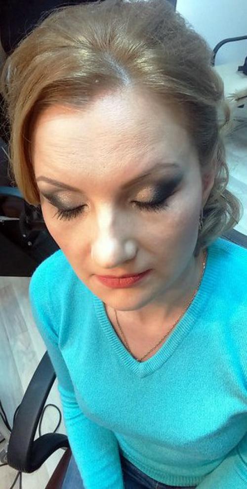 Милые девушки, ?  Продолжается запись на новогодний макияж и прическу для новогодних фотосессий и корпоратива. 01