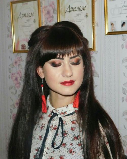 Я могу предложить вам услуги парикмахера и визажиста: 02