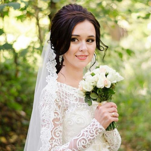 Я могу предложить вам услуги парикмахера и визажиста: 04