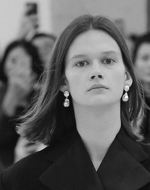 Давно очевидно, что парикмахерское дело живет своей отдельной жизнью. 08