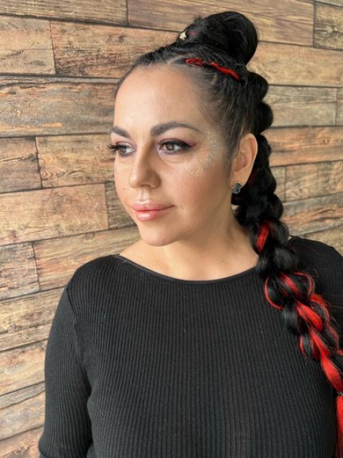 Собрали с @Pichkurova_Makeup к выступлению яркий образ! 03