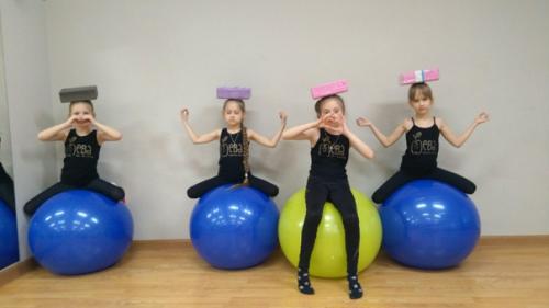 Модельная школа - это не та школа, где учат кривляться перед камерой или зеркалом. 03