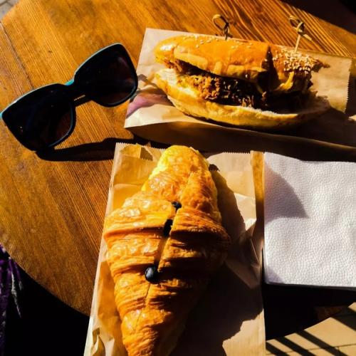 У меня нет потрясающей внешности, пухлых губ или плоского живота. 01