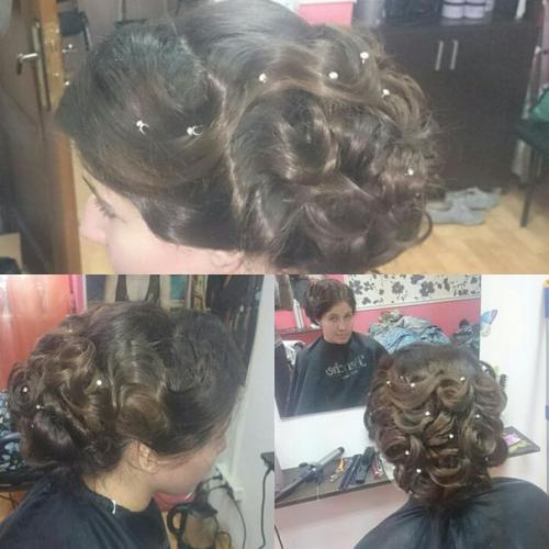 Уважаемые красавицы) приглашаю вас к себе на причёски укладки и макияж) до 8 марта включительно действуют скидки. 04