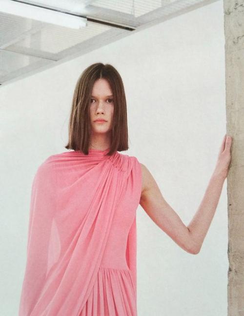 Давно очевидно, что парикмахерское дело живет своей отдельной жизнью. 02