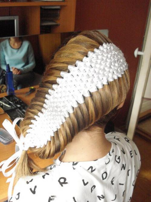 Дорогие наши клиенты, успейте записаться на вечерние и праздничные причёски, а так же макияж! 07