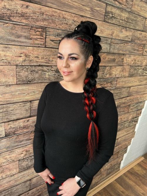 Собрали с @Pichkurova_Makeup к выступлению яркий образ! 01