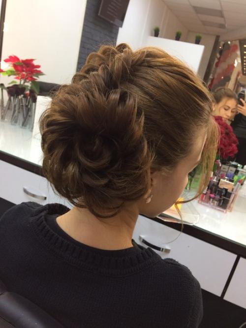 С огромной радостью помогу вам быть неотразимыми в самые прекрасные и ответственные моменты вашей жизни! 03