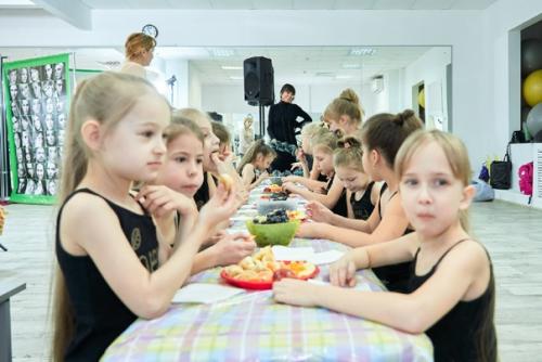 Модельная школа - это не та школа, где учат кривляться перед камерой или зеркалом. 04