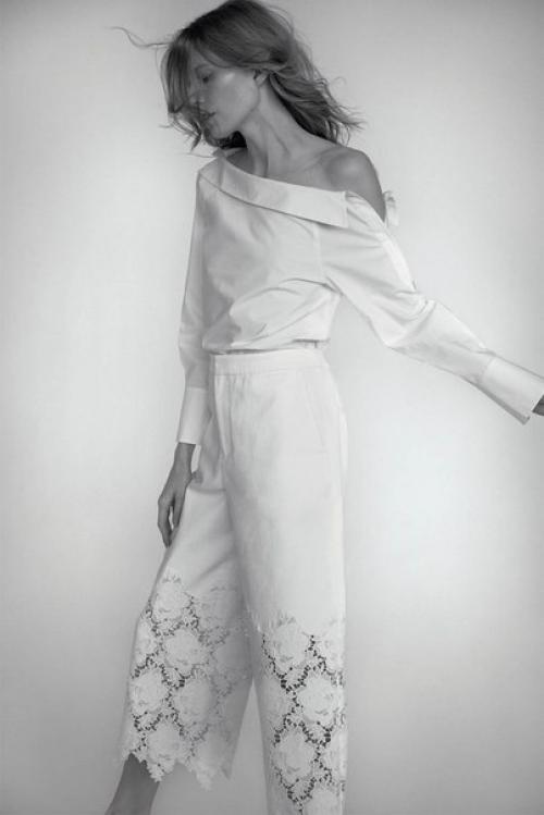 Всем привет!  На вторник (ориентированно в 14-15 часов) ищу фотографа. 02