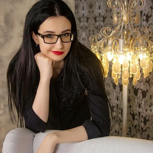 Девчата прирнимаю записи на визаж, укладки волос и коррекцию и окрашивание бровей, по привлекательной цене от! 03