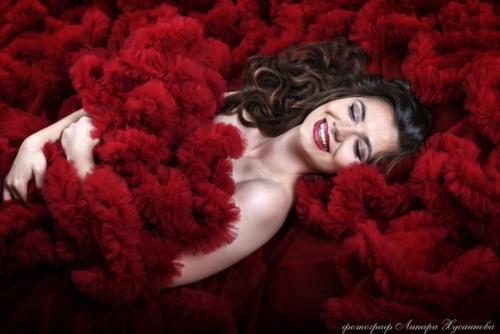 Почему лучше заказывать для фотосессии профессиональный макияж? 07 Почему лучше заказывать для фотосессии профессиональный макияж? 07