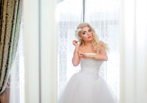 При бронировании свадебной даты до апреля Love Story? 06