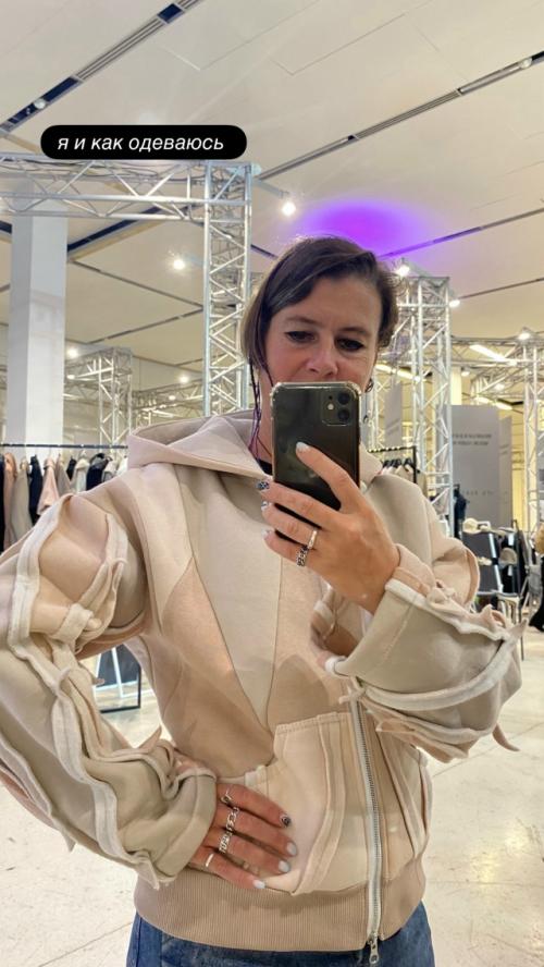 Мы смотрим.  адм стилист: 03