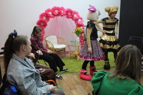 Праздники для девочек не заканчиваются в полночь 8 марта. 04