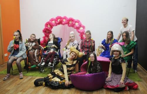 Праздники для девочек не заканчиваются в полночь 8 марта. 07