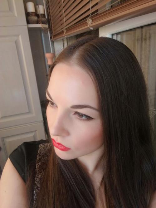 Чтобы стать похожей на звезду, необязательно ложиться под нож хирурга и делать себе новые губы или нос. 02