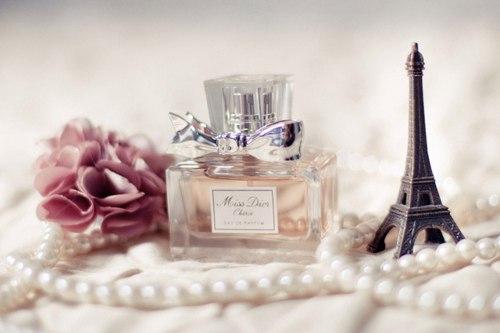 Как бы не менялась мода, мужчину в женщине всегда будет привлекать ее женственность и подчеркнутое отличие от мужчин. 01