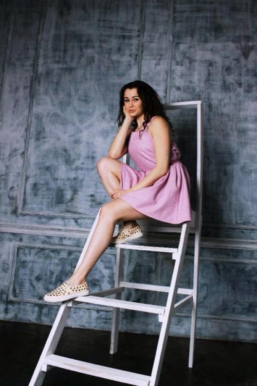 Модели на МАКИЯЖ и причёски для отработки скорости нужны. 02