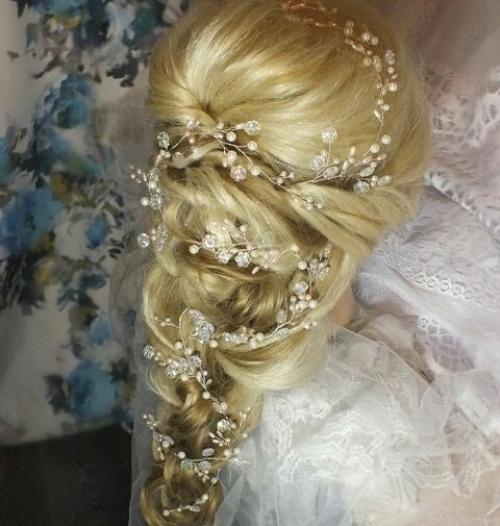 Я могу, предоставить любые услуги связанные с парикмахерским делом. 01