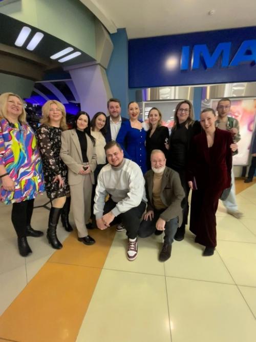 В декабре 2023 года мы с мужем как актёры массовых сцен приняли участие в съёмках легендарного фильма Роднина. 02