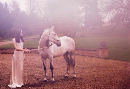 The Spirit of England: Виттория черетти в фотосессии Эллен фон унверт для Harper's Bazaar UK April 2016. 01