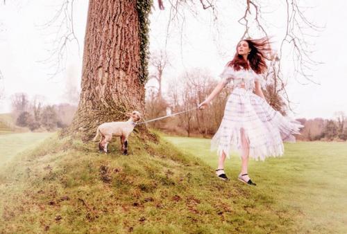 The Spirit of England: Виттория черетти в фотосессии Эллен фон унверт для Harper's Bazaar UK April 2016. 04