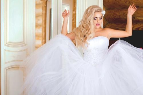 При бронировании свадебной даты до апреля Love Story? 01