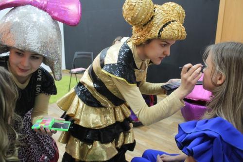 Праздники для девочек не заканчиваются в полночь 8 марта. 03