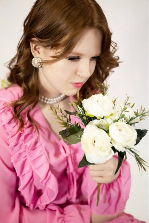 Лёгкий образ, нежные оттенки и стильные детали создают особое настроение съёмки. 02