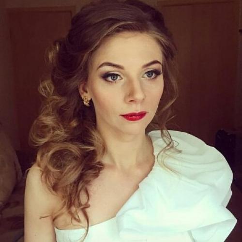 Я могу, предоставить любые услуги связанные с парикмахерским делом. 03