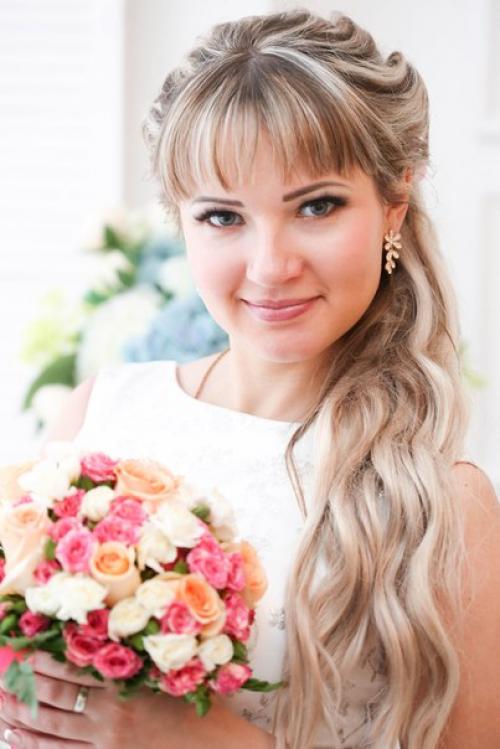 Сделай репост этой записи и получи в подарок - макияж и выезд (абсолютно бесплатно), при заказе причёски. 01