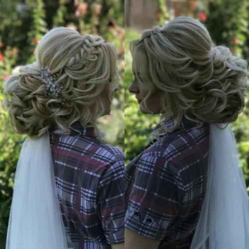 Я могу, предоставить любые услуги связанные с парикмахерским делом. 06