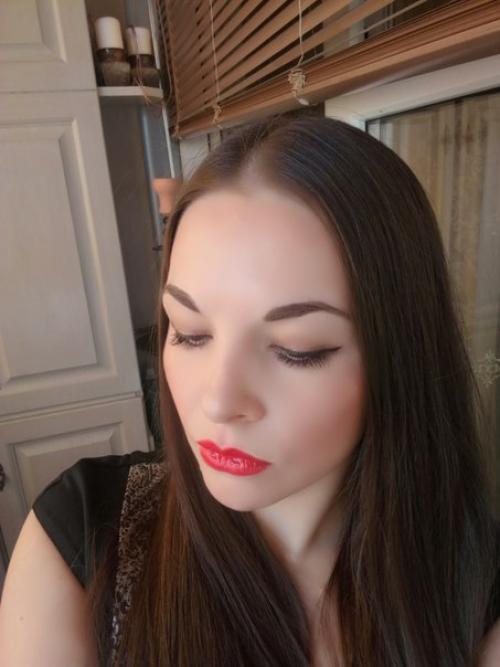 Чтобы стать похожей на звезду, необязательно ложиться под нож хирурга и делать себе новые губы или нос. 03